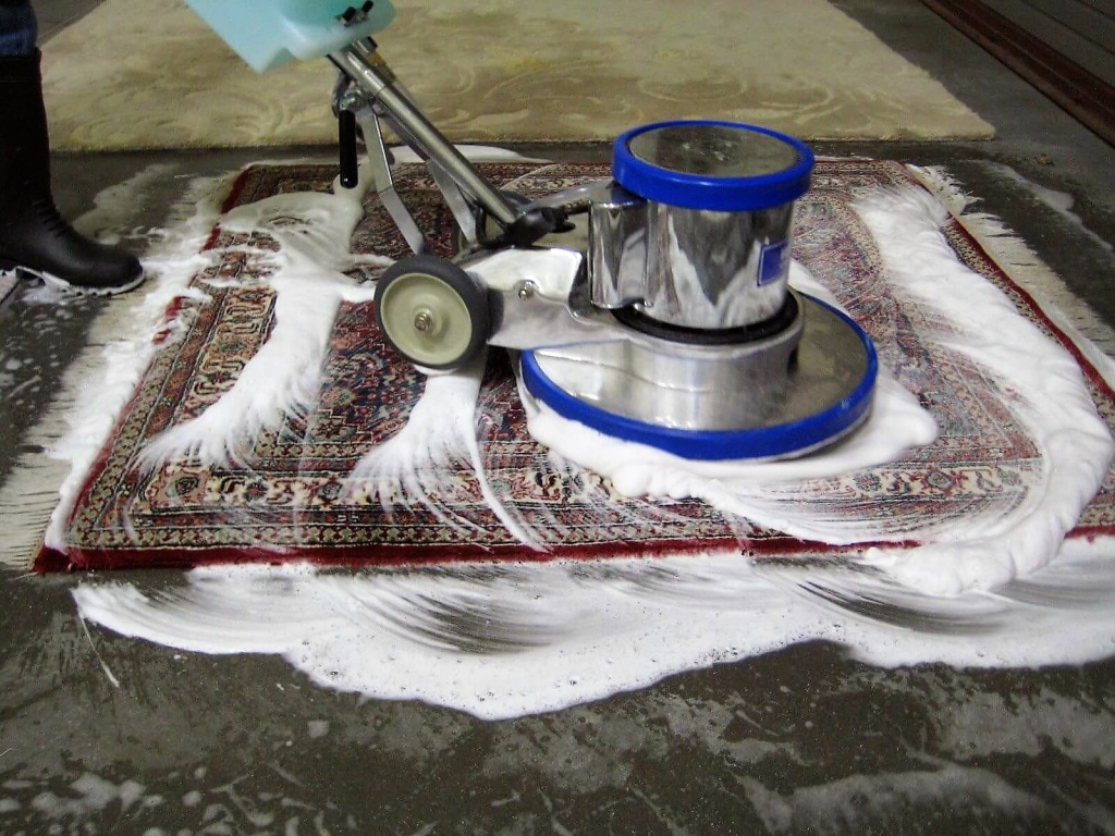 Пенная чистка ковров на дому, на фабрике часто портит ковры, особенно ручной работы